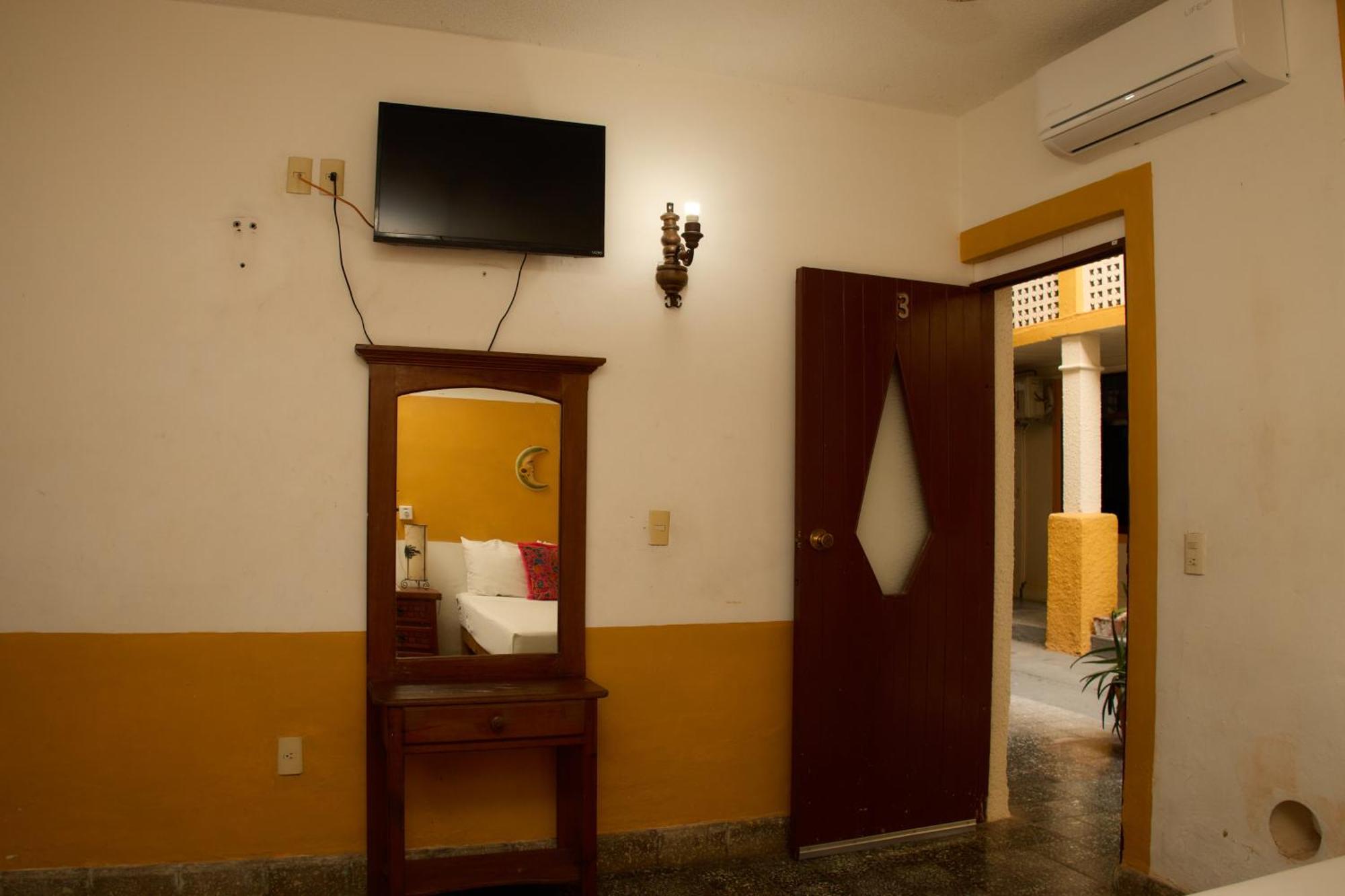 Hotel San Lorenzo Barra de Navidad Exterior photo